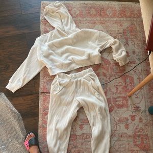 ALO Yoga Cream sweatpants set